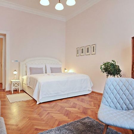 Apartment In The Heart Of Prága Kültér fotó