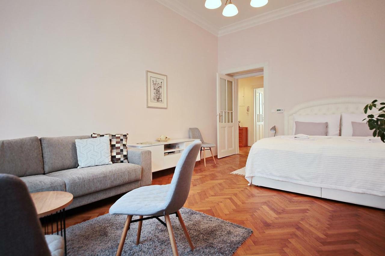 Apartment In The Heart Of Prága Kültér fotó